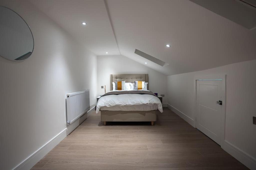 Luxury 6 Bed Near Centre With Cinema & Games 5 Bathrooms *