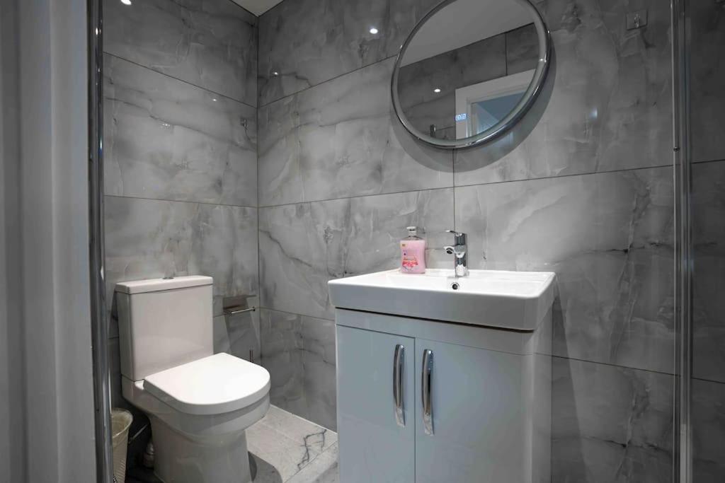 Luxury 6 Bed Near Centre With Cinema & Games 5 Bathrooms Villa Manchester