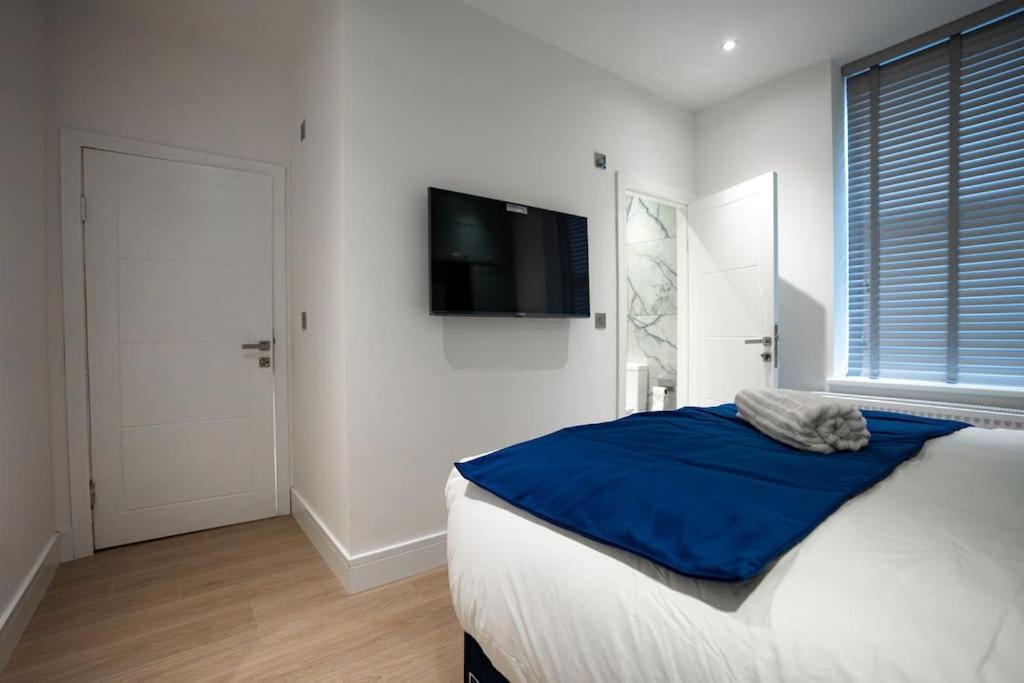 Luxury 6 Bed Near Centre With Cinema & Games 5 Bathrooms *