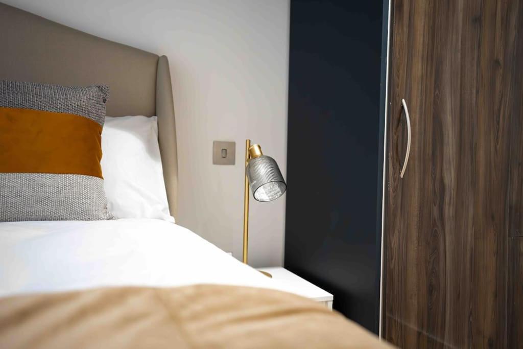 Luxury 6 Bed Near Centre With Cinema & Games 5 Bathrooms * Manchester
