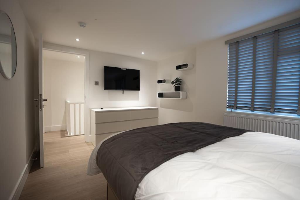 Luxury 6 Bed Near Centre With Cinema & Games 5 Bathrooms Manchester