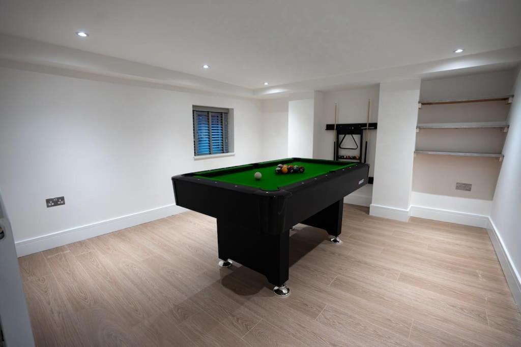 Luxury 6 Bed Near Centre With Cinema & Games 5 Bathrooms * Manchester