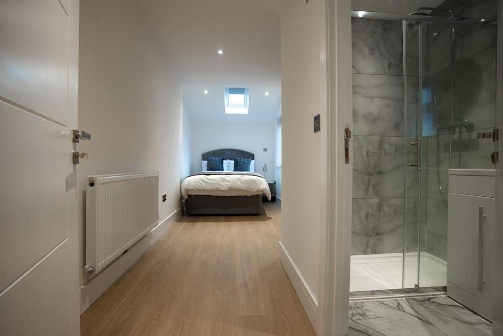 Luxury 6 Bed Near Centre With Cinema & Games 5 Bathrooms Villa Manchester