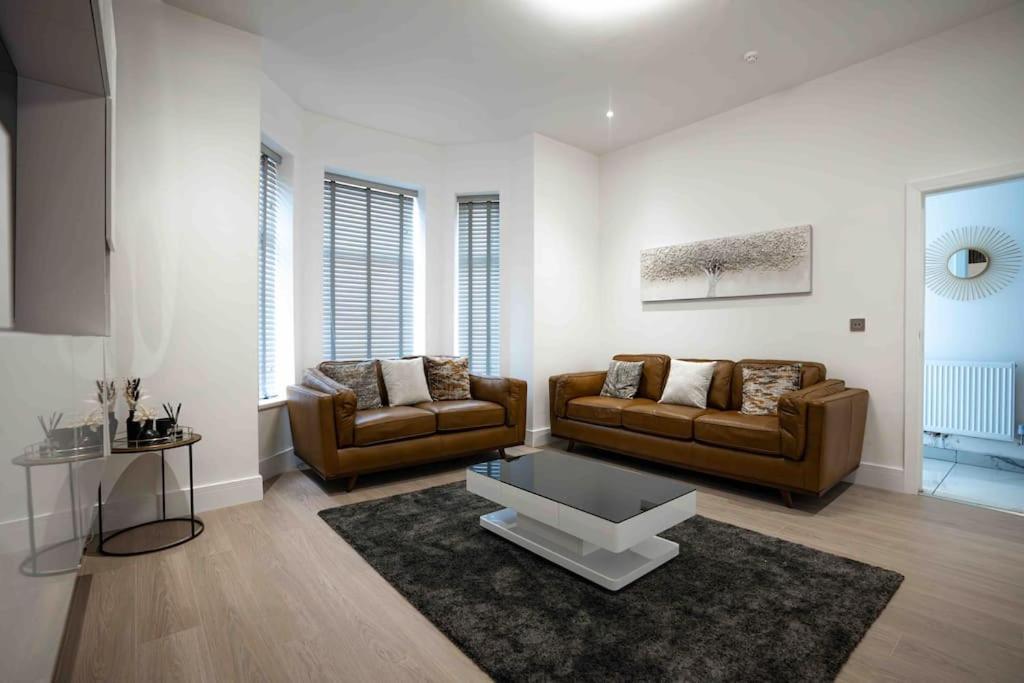 Luxury 6 Bed Near Centre With Cinema & Games 5 Bathrooms * Manchester