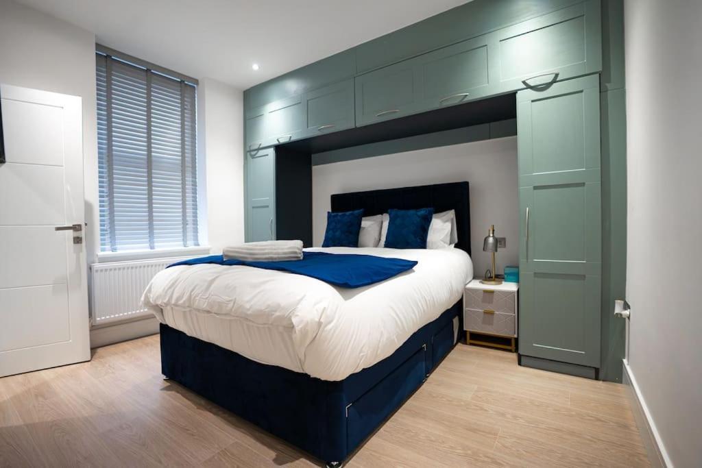 Luxury 6 Bed Near Centre With Cinema & Games 5 Bathrooms