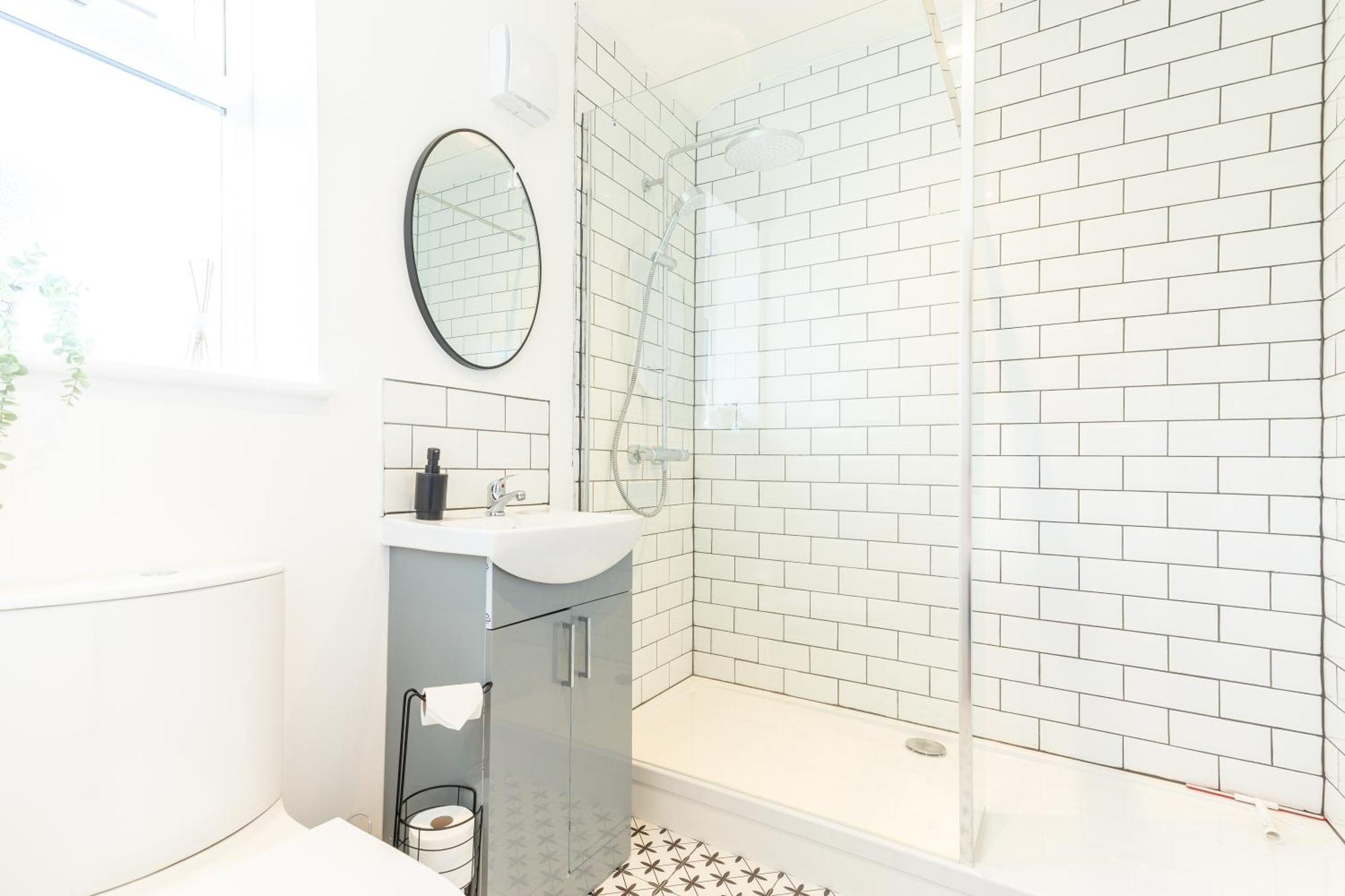 Newly Renovated 5 Bed + 5 Bath!