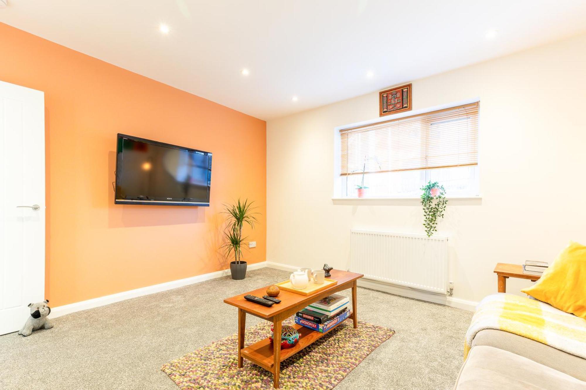 Newly Renovated 5 Bed + 5 Bath! Holiday home