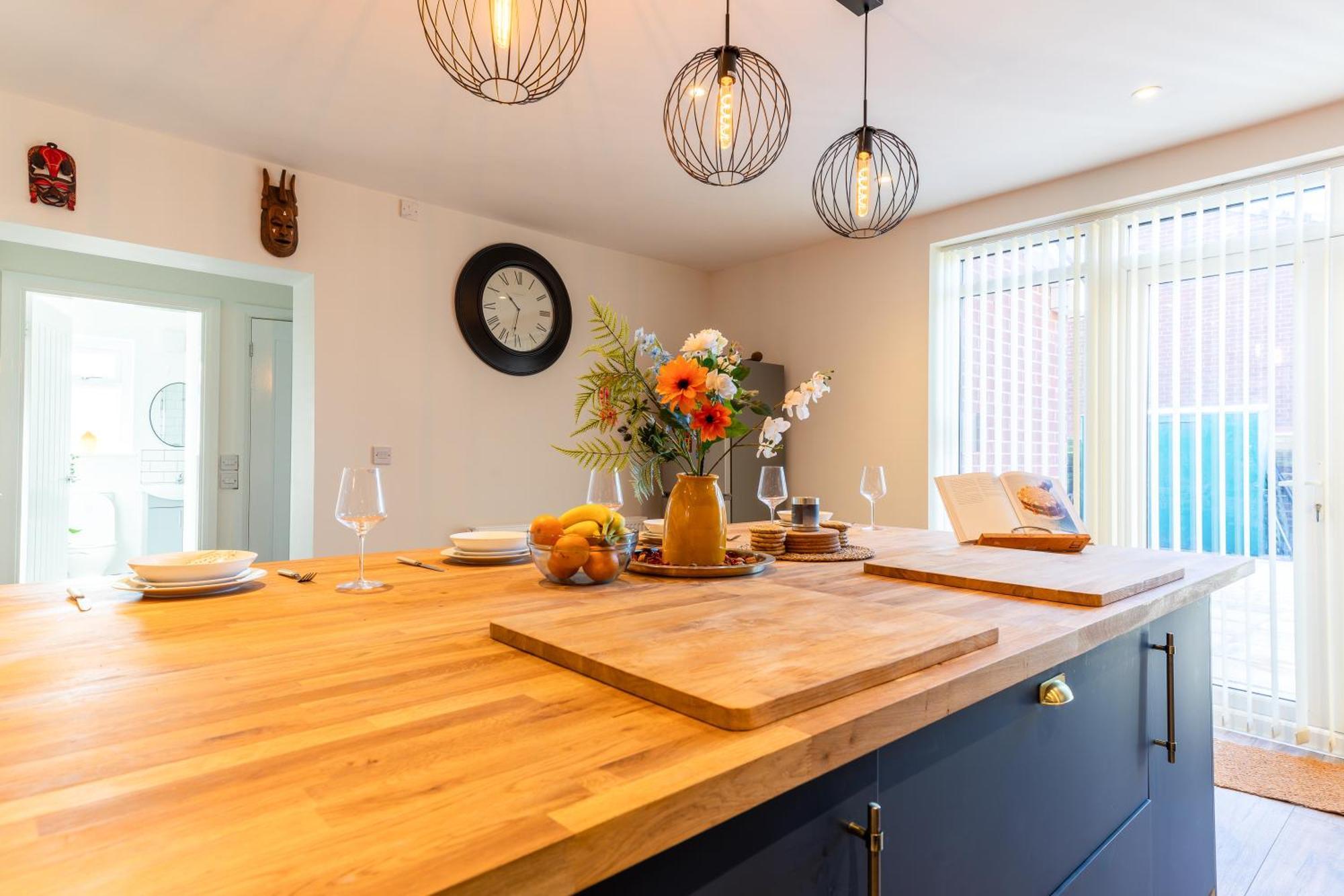 Newly Renovated 5 Bed + 5 Bath!