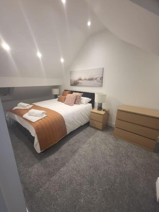 New 4 Bedrm House! Parking. 10min To / Etihad Holiday home