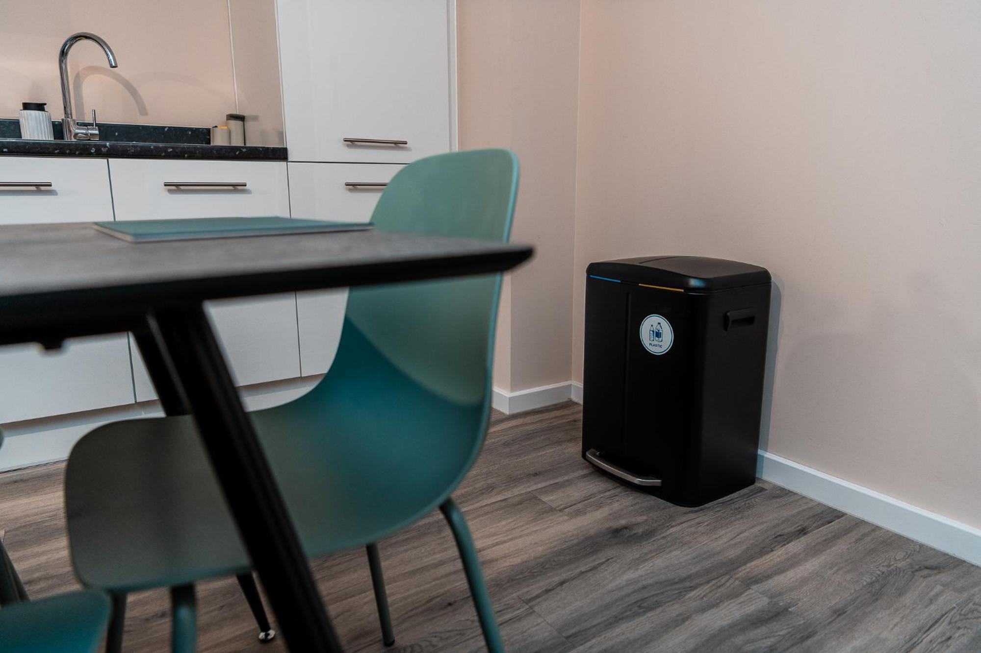 Entire 2 Bedroom And 2 Bathroom In -free Underground Parking Apartment Manchester