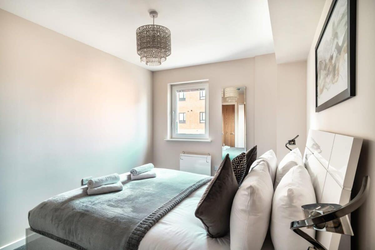 Spacious & Bright 2 Bed In Apartment Manchester