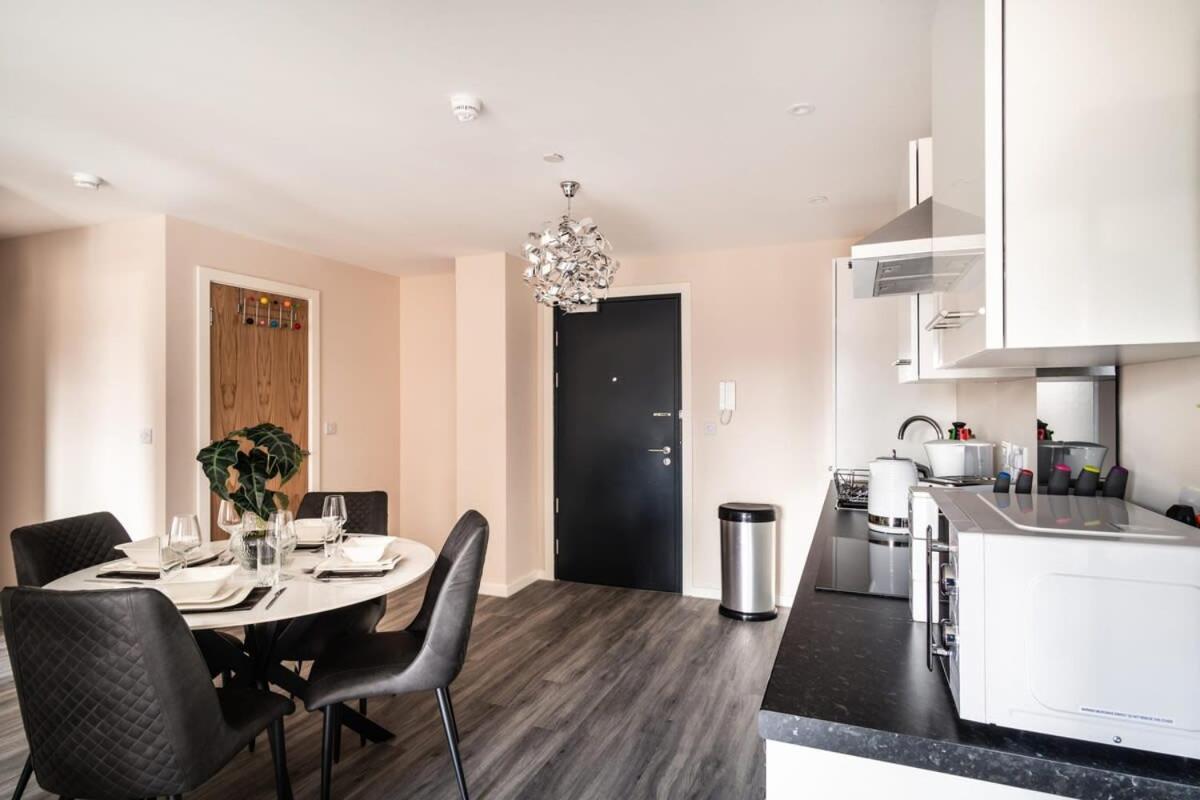 Spacious & Bright 2 Bed In *