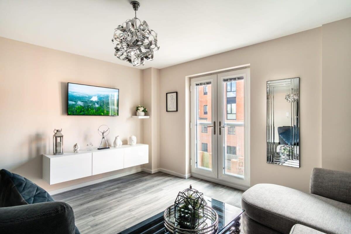 Spacious & Bright 2 Bed In