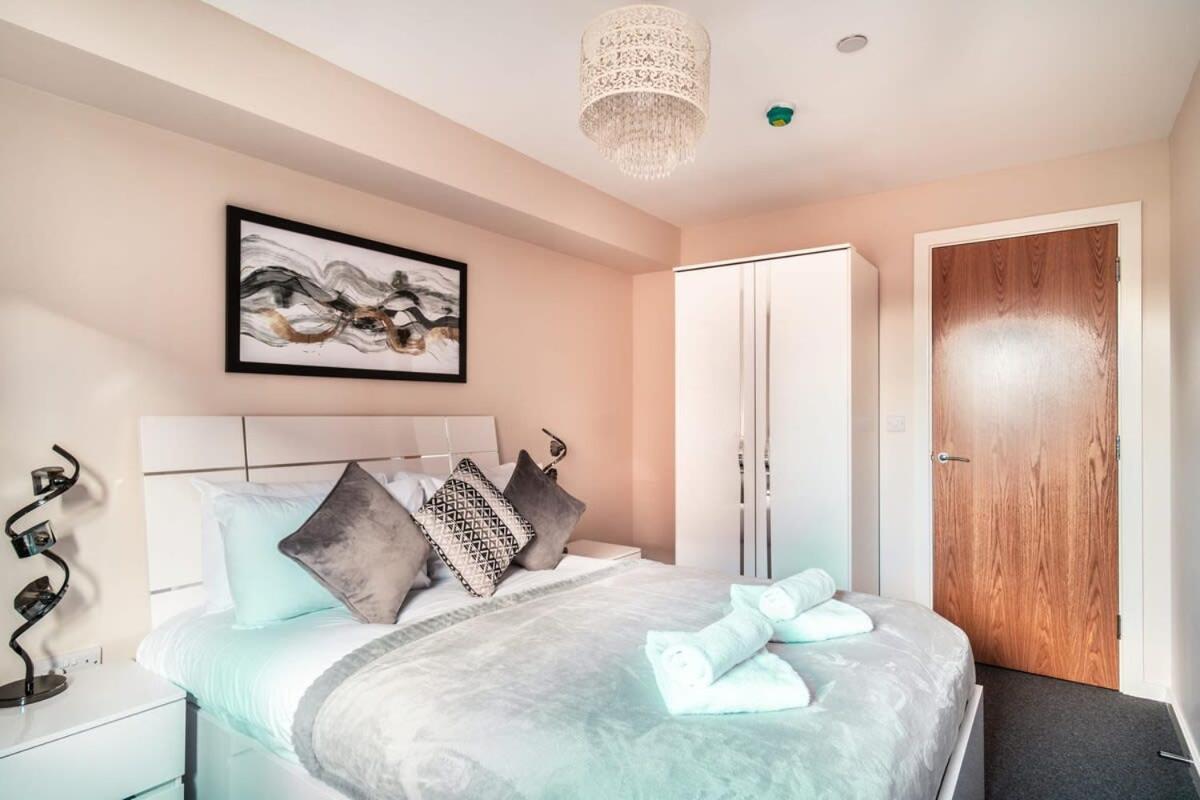 Spacious & Bright 2 Bed In * Manchester