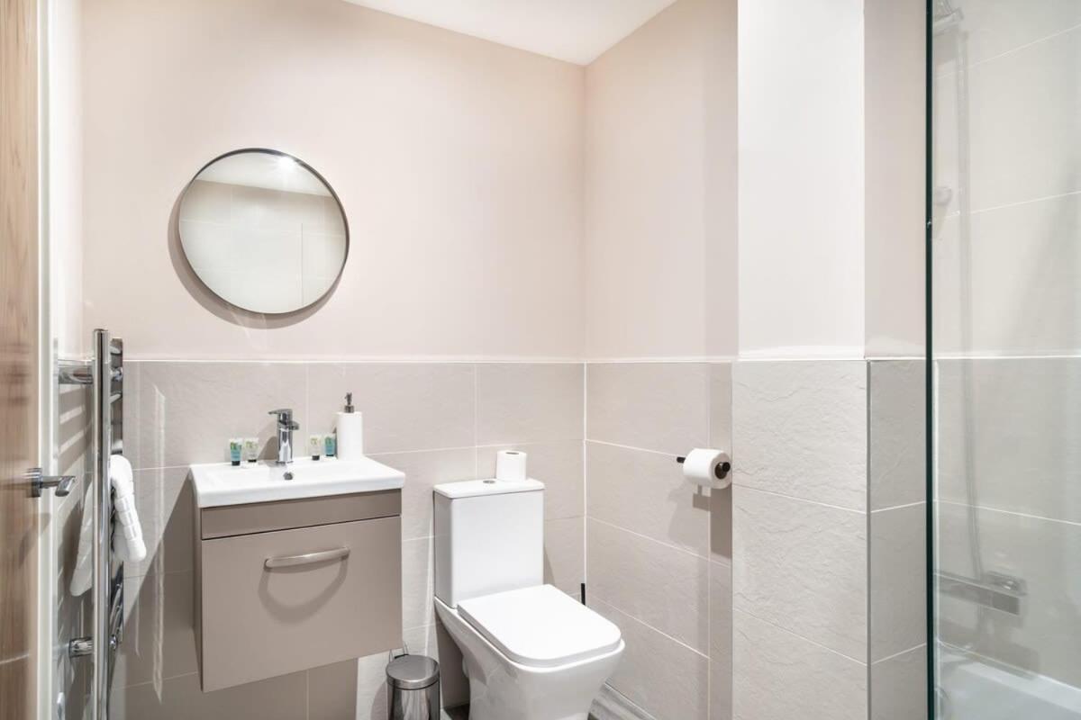 Spacious & Bright 2 Bed In Manchester