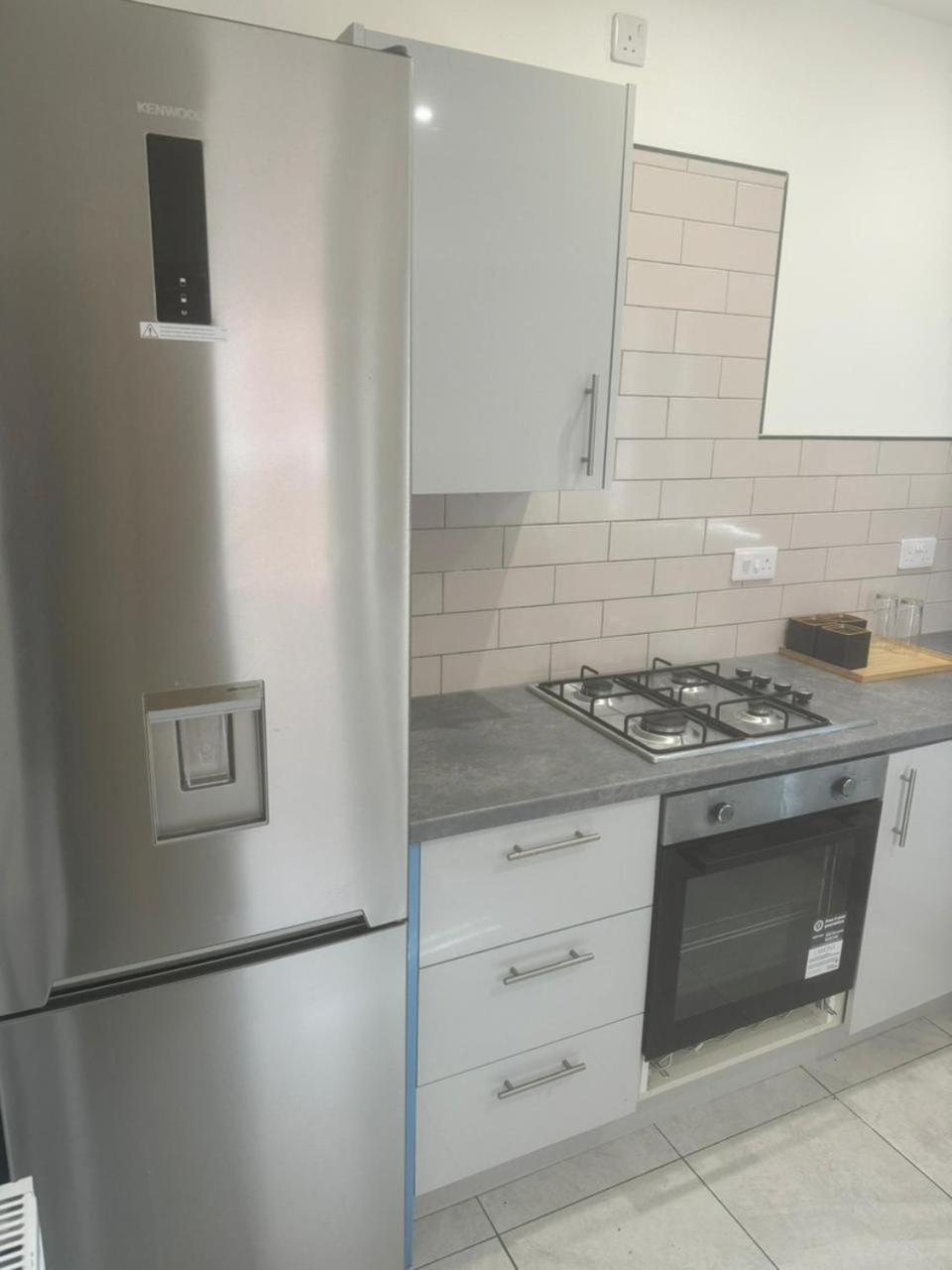 1 En-suit Double Bedroom With Bathroom In Manchester