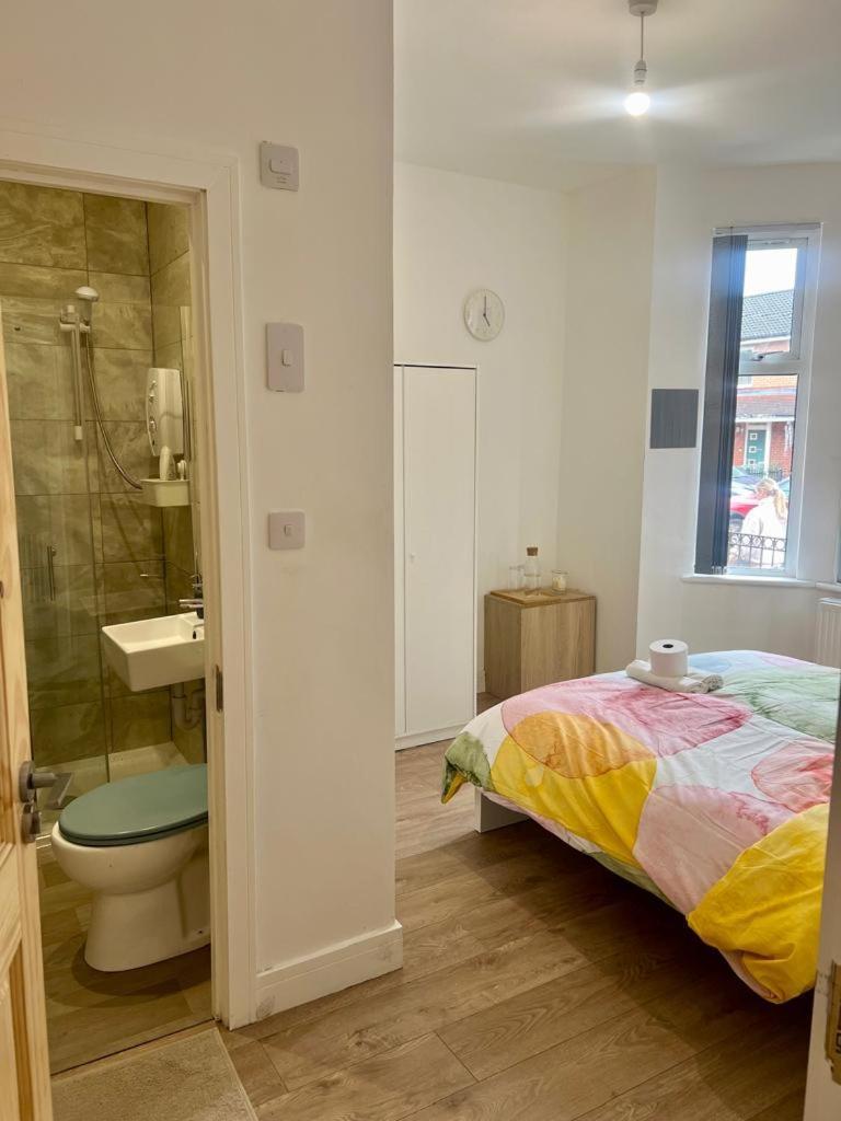 1 En-suit Double Bedroom With Bathroom In Homestay *