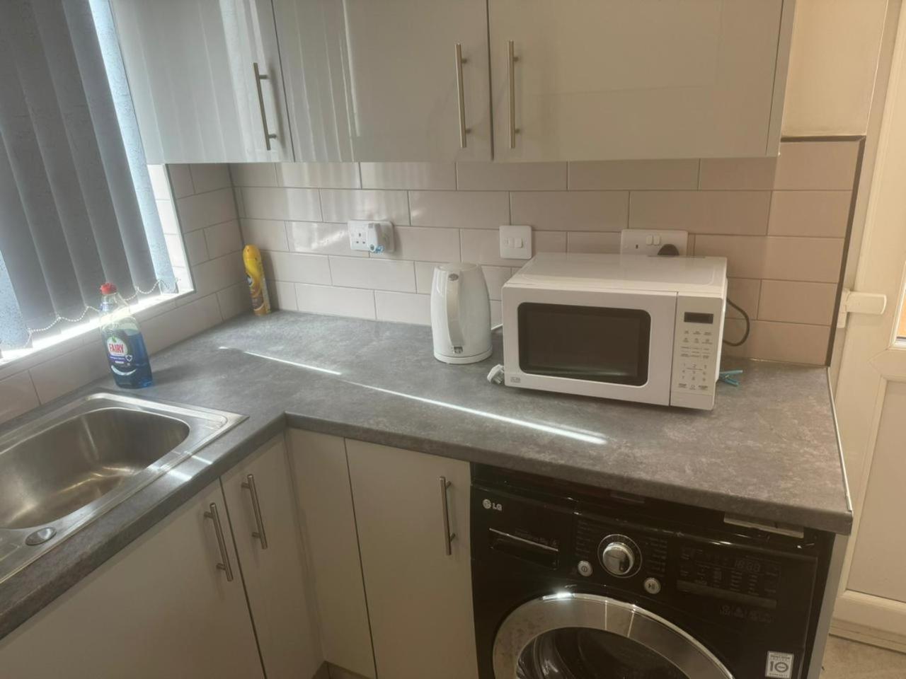 Homestay 1 En-suit Double Bedroom With Bathroom In