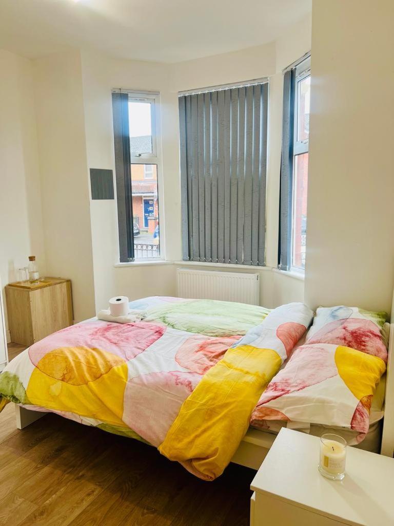 1 En-suit Double Bedroom With Bathroom In Homestay