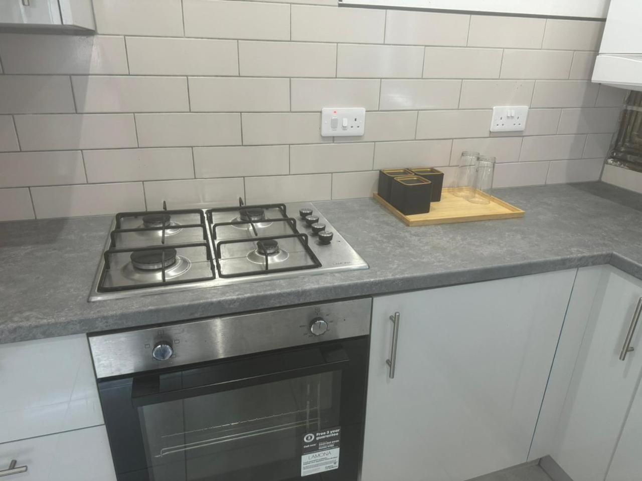 1 En-suit Double Bedroom With Bathroom In Homestay Manchester
