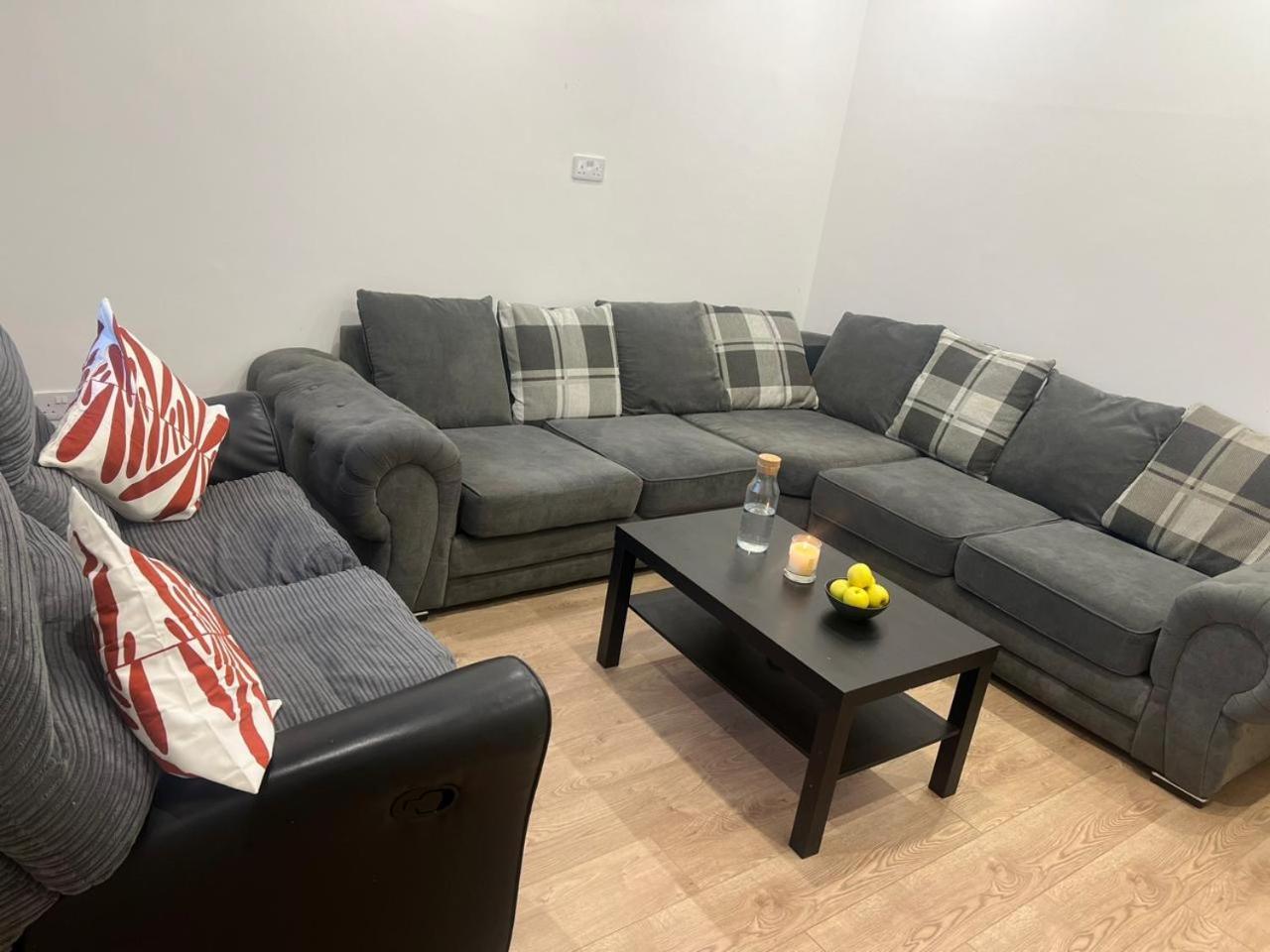 1 En-suit Double Bedroom With Bathroom In