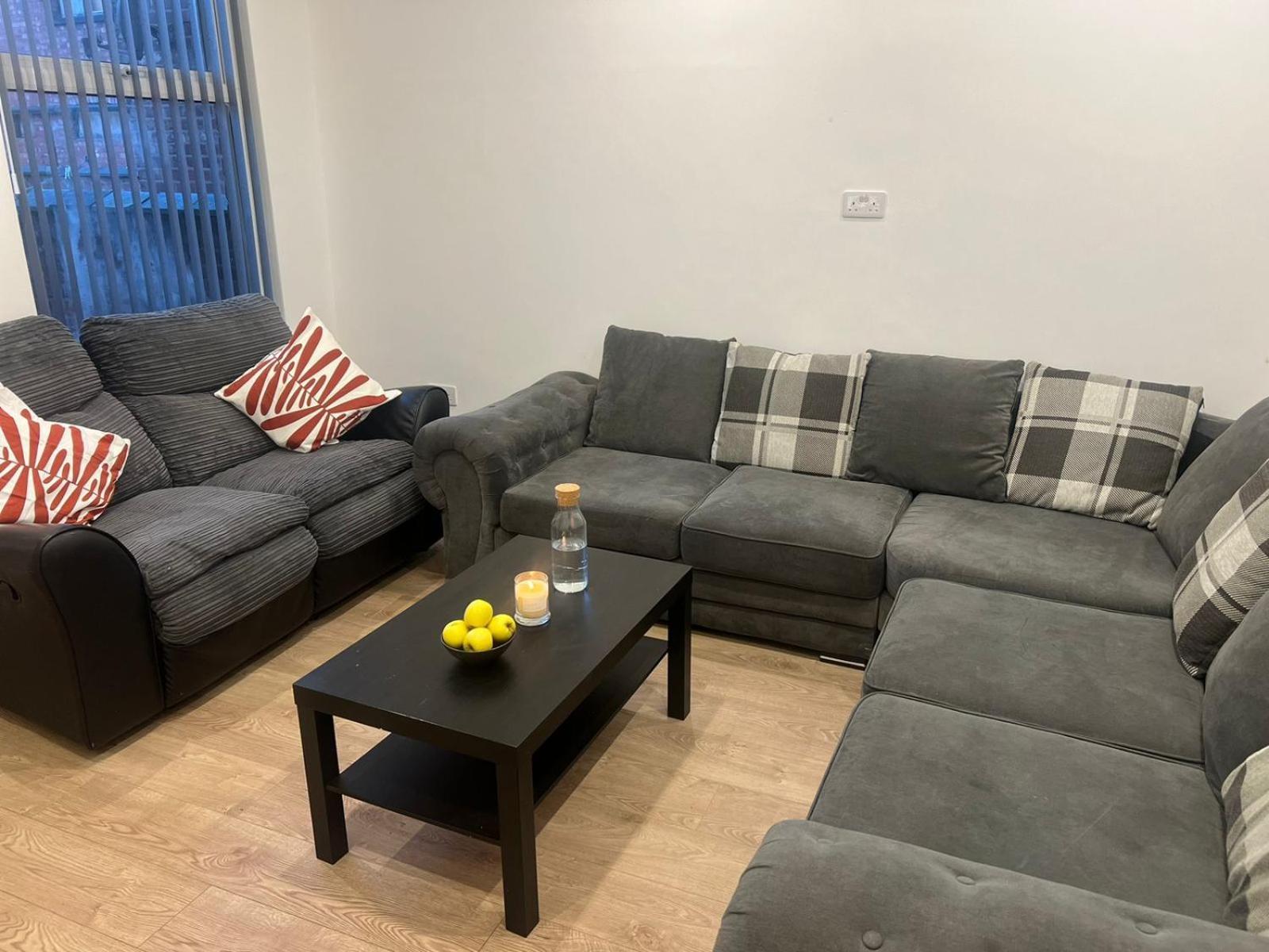 Homestay 1 En-suit Double Bedroom With Bathroom In