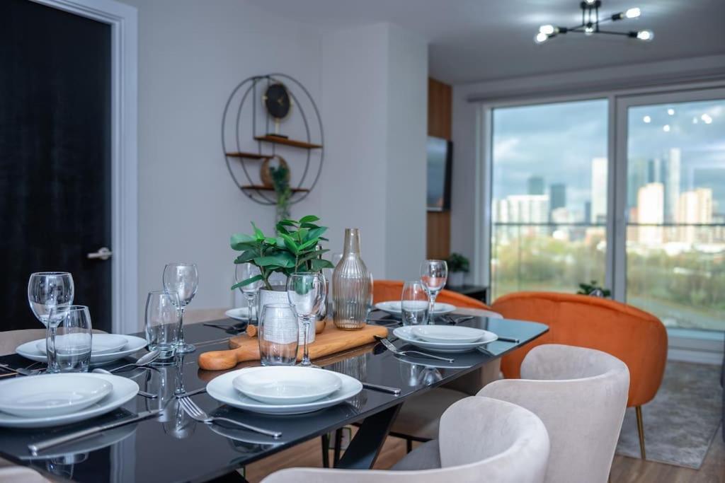 Modern Waterfront Living City's Hotspots Nearby Apartment *