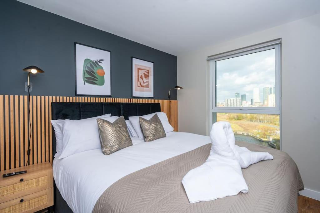 Apartment Modern Waterfront Living City's Hotspots Nearby