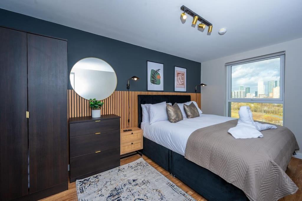 Modern Waterfront Living City's Hotspots Nearby