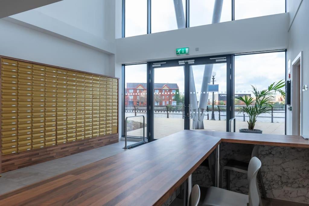 Modern Waterfront Living City's Hotspots Nearby * Manchester