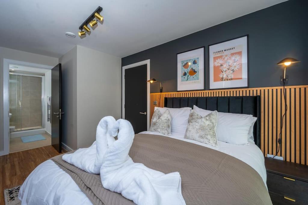 Apartment Modern Waterfront Living City's Hotspots Nearby Manchester