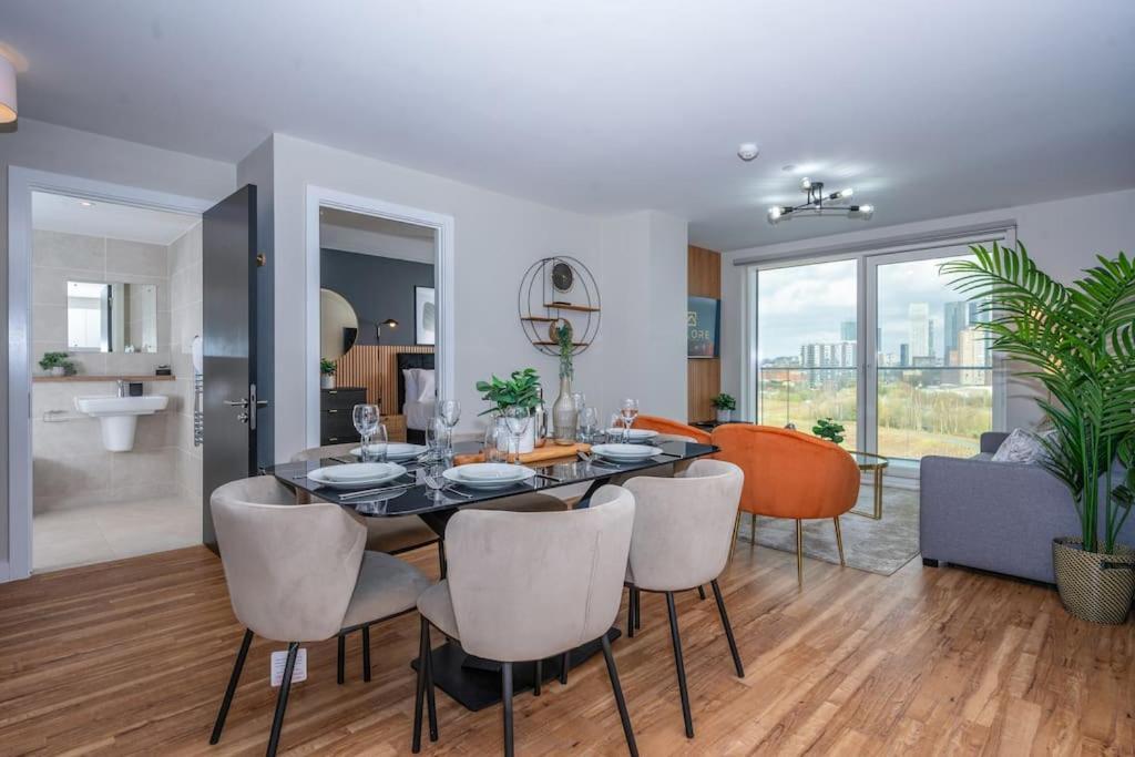 Modern Waterfront Living City's Hotspots Nearby * Manchester