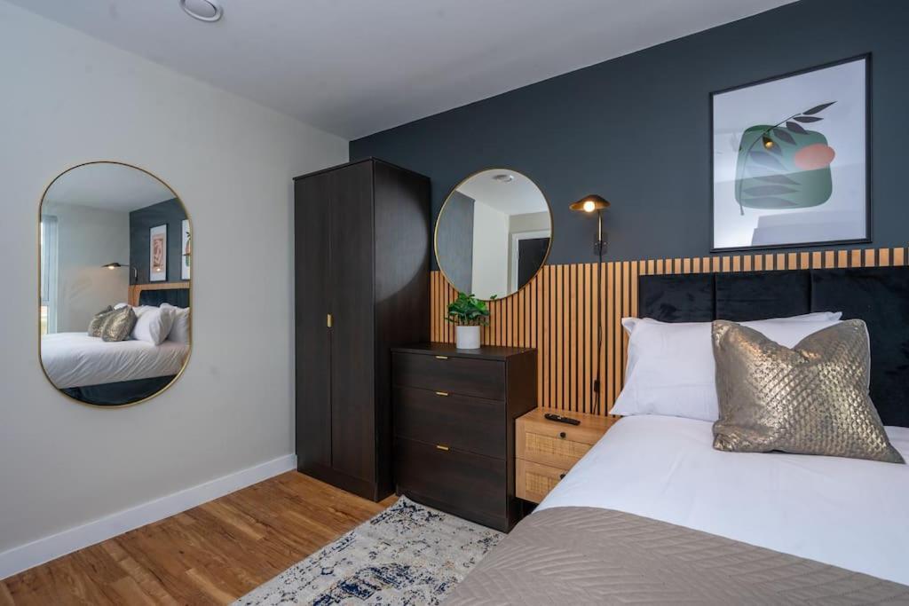 Apartment Modern Waterfront Living City's Hotspots Nearby Manchester
