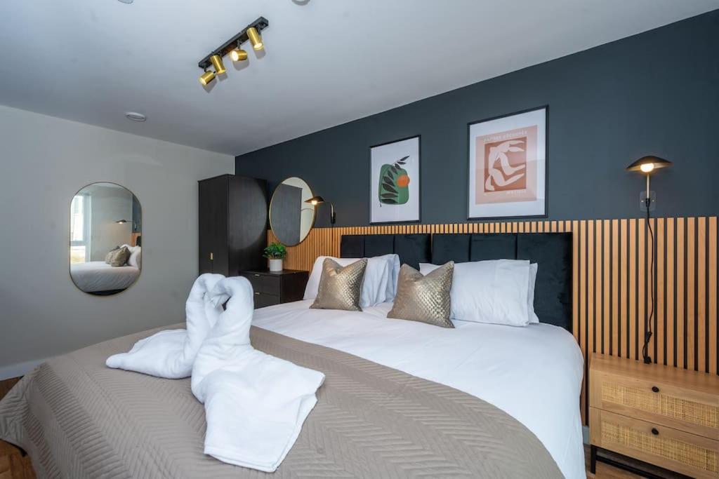 Apartment Modern Waterfront Living City's Hotspots Nearby Manchester