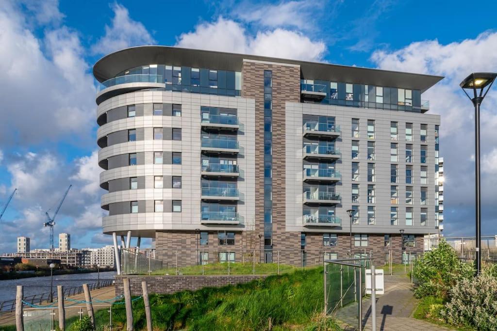 Modern Waterfront Living City's Hotspots Nearby * Manchester