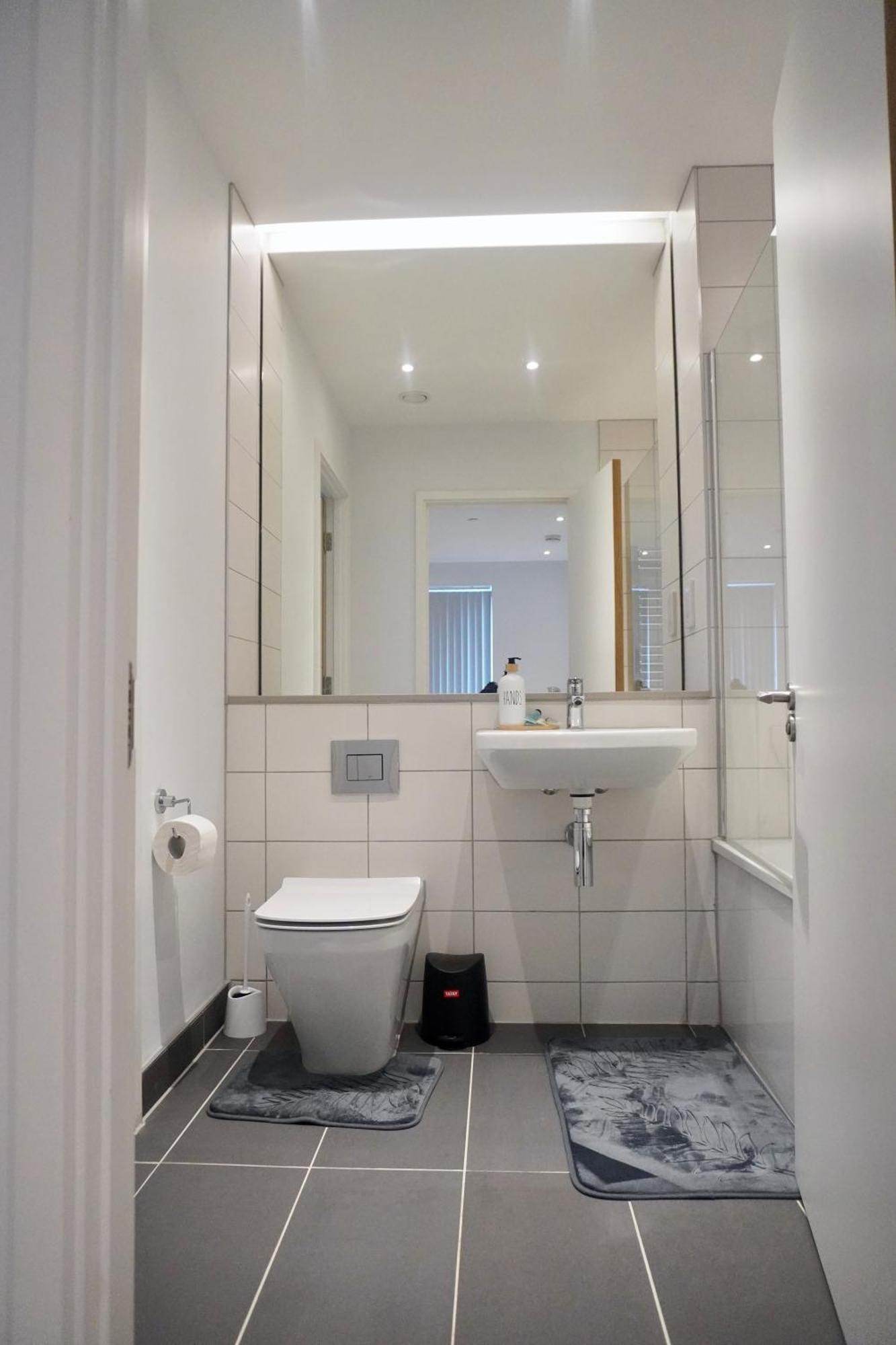 Cosy Two Bedroom In Apartment