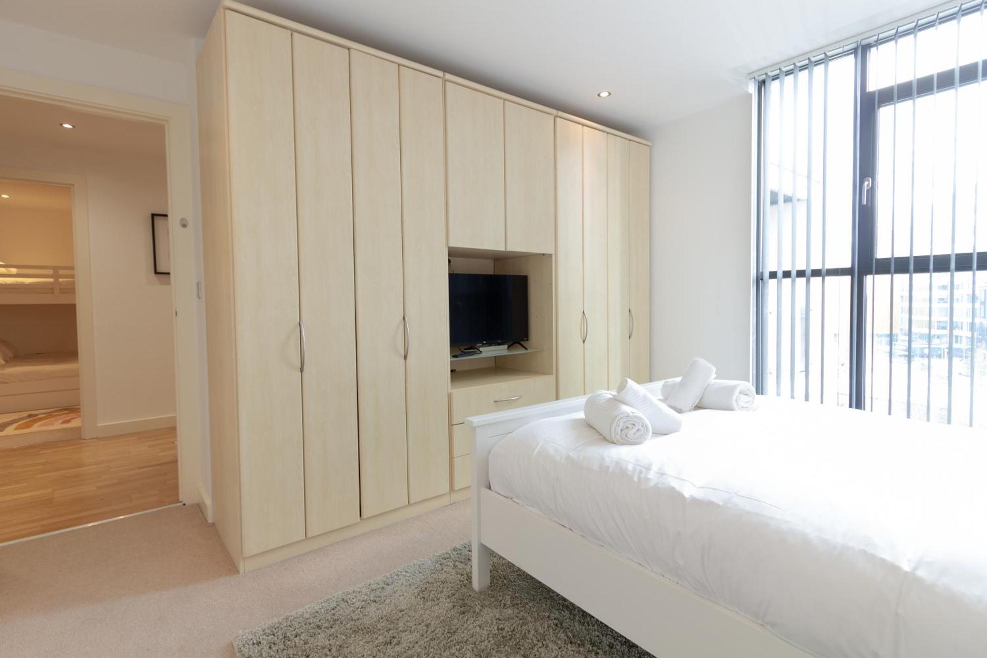 Gem: Cosy 2br With Private Balcony Apartment