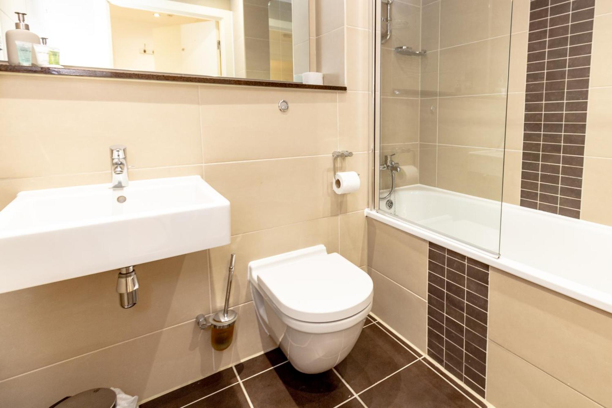 Gem: Cosy 2br With Private Balcony Manchester