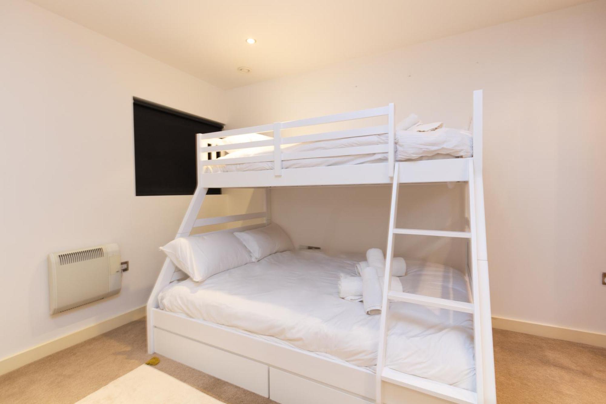 Apartment Gem: Cosy 2br With Private Balcony Manchester