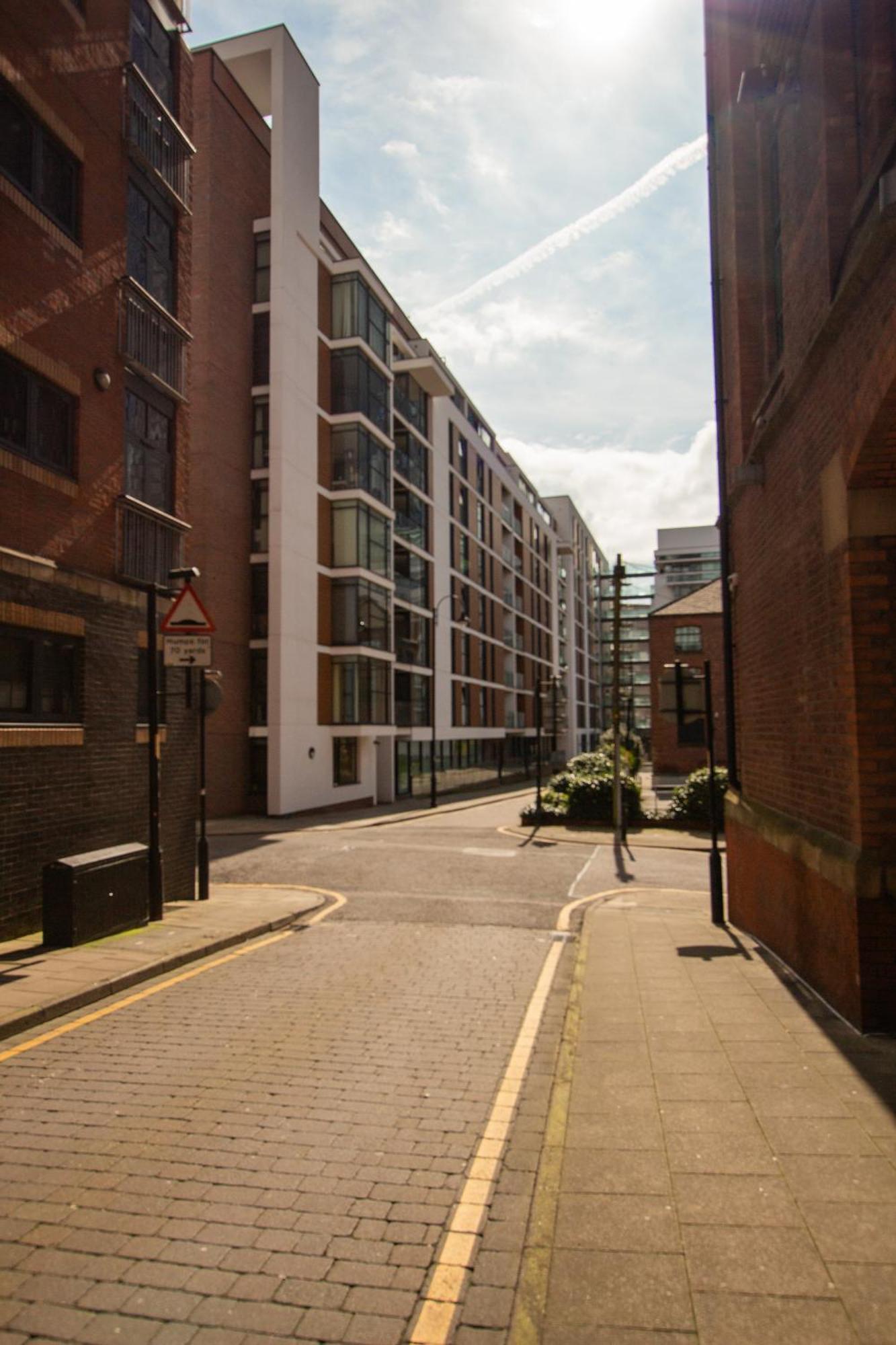 Apartment Gem: Cosy 2br With Private Balcony *