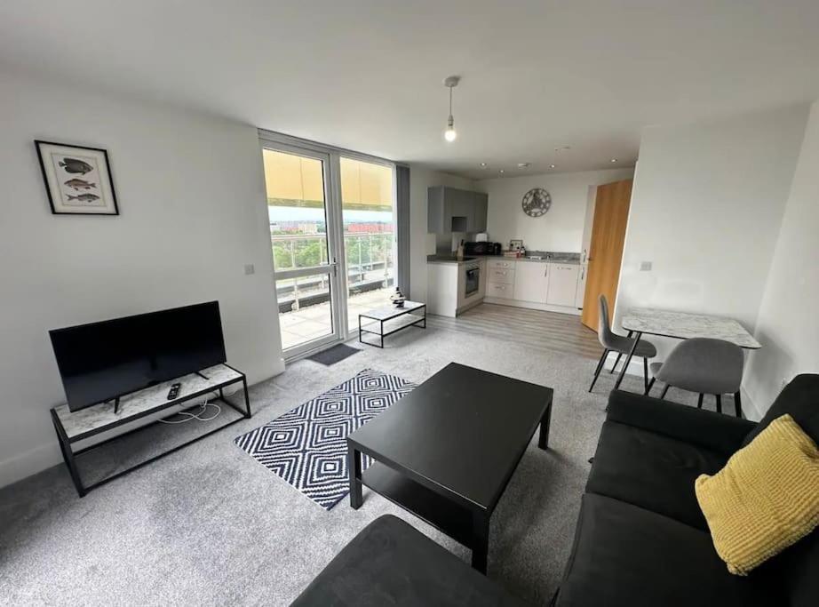 Chic 1 Bed Mcr Ap W/balcony- Sleeps 4 Apartment *