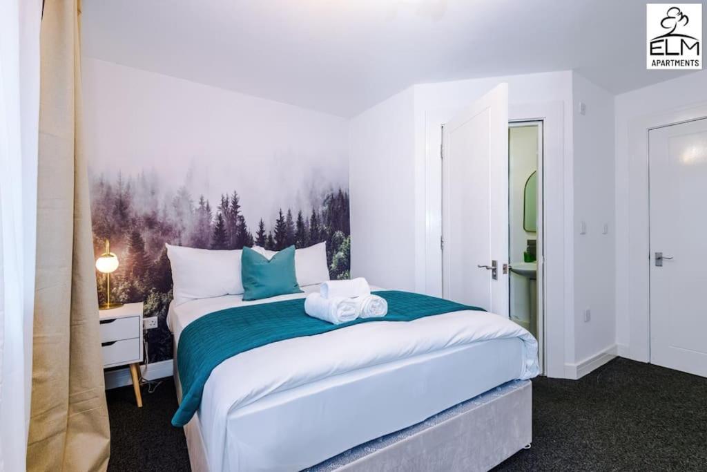Cozy 1 Bedroom Apartment, Prime Location , Free Parking *