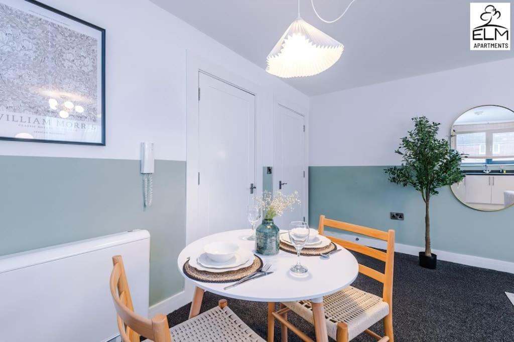 Cozy 1 Bedroom Apartment, Prime Location , Free Parking Apartment