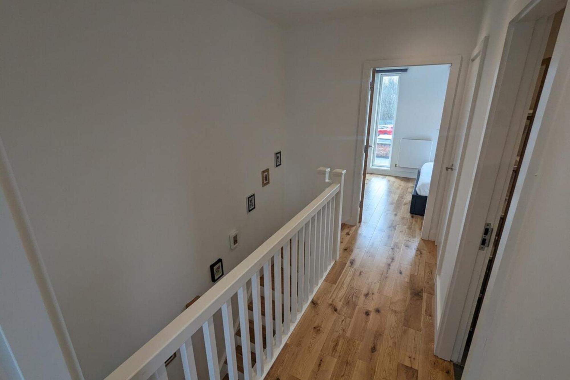 Adelphi Townhouse Contemporary 2 Bed 1 Bath 1 Wc