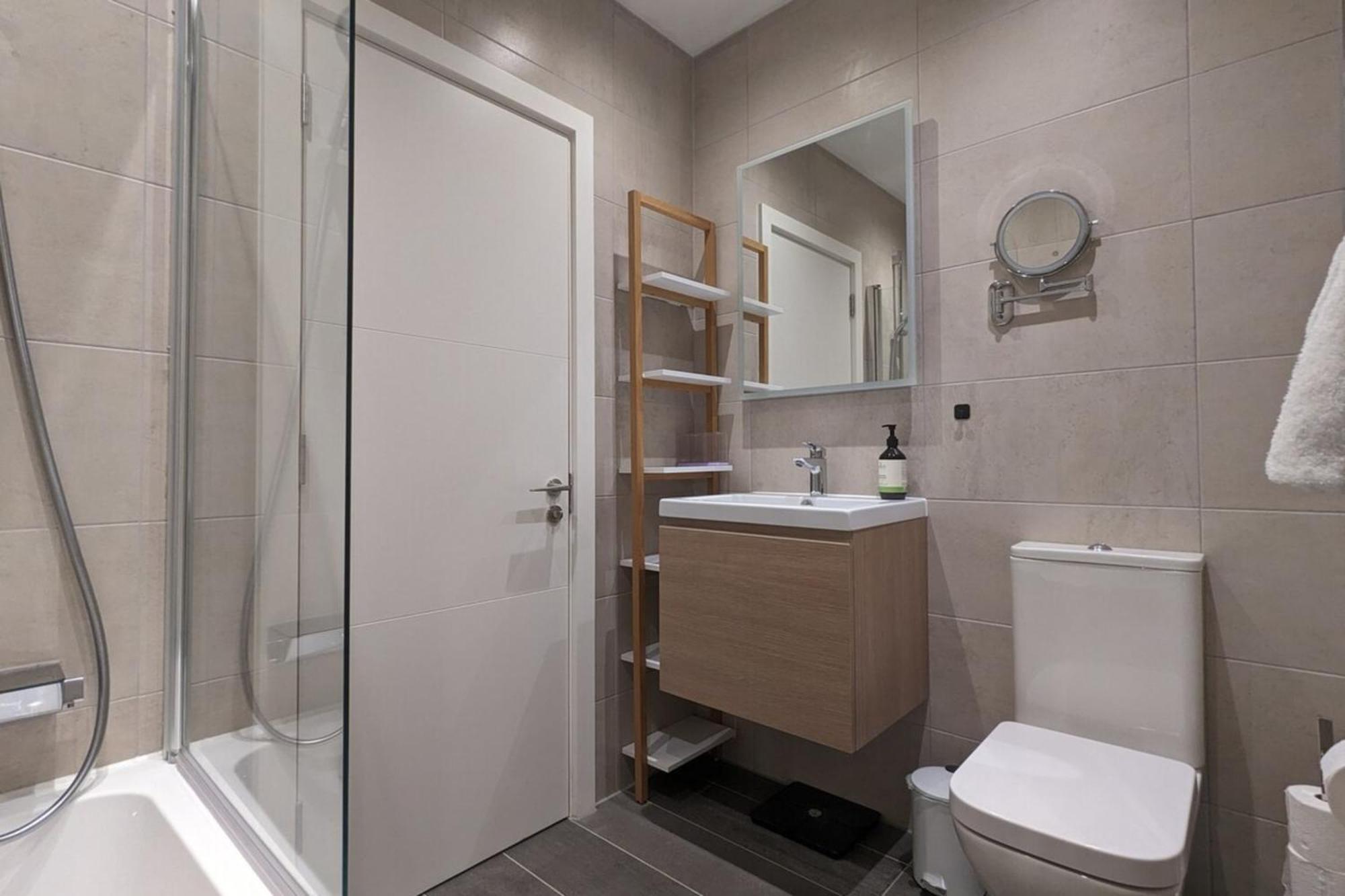 Adelphi Townhouse Contemporary 2 Bed 1 Bath 1 Wc Manchester