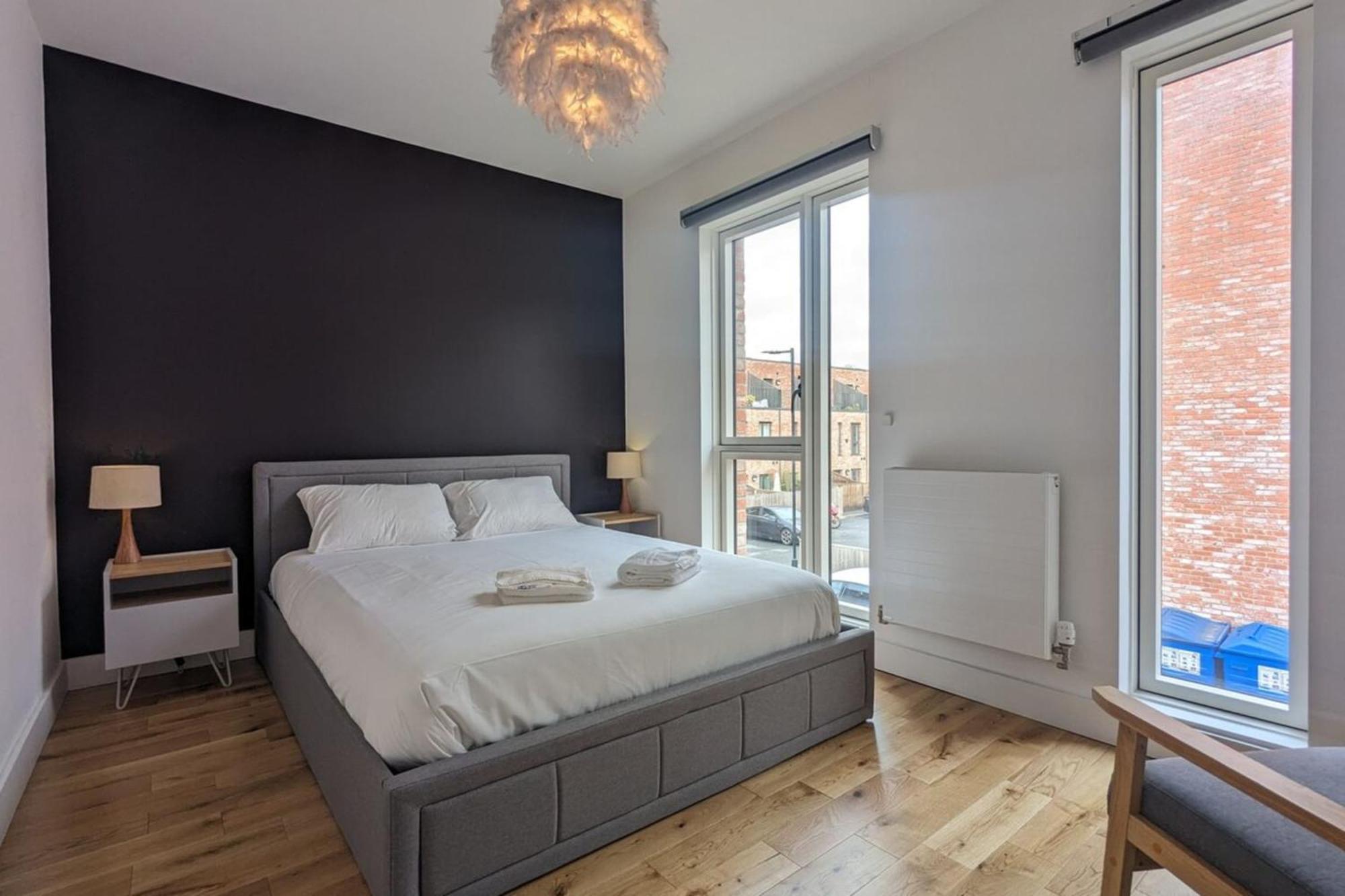 Adelphi Townhouse Contemporary 2 Bed 1 Bath 1 Wc