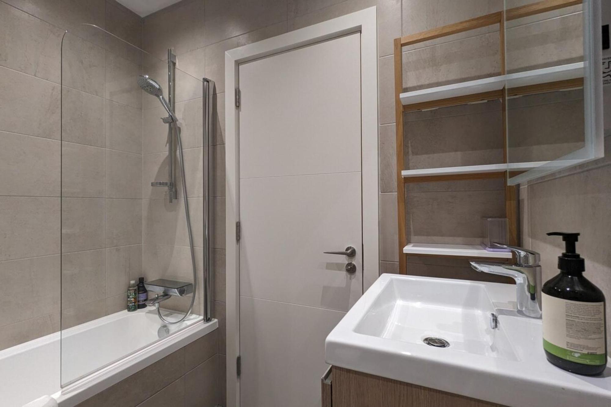 Adelphi Townhouse Contemporary 2 Bed 1 Bath 1 Wc Holiday home Manchester