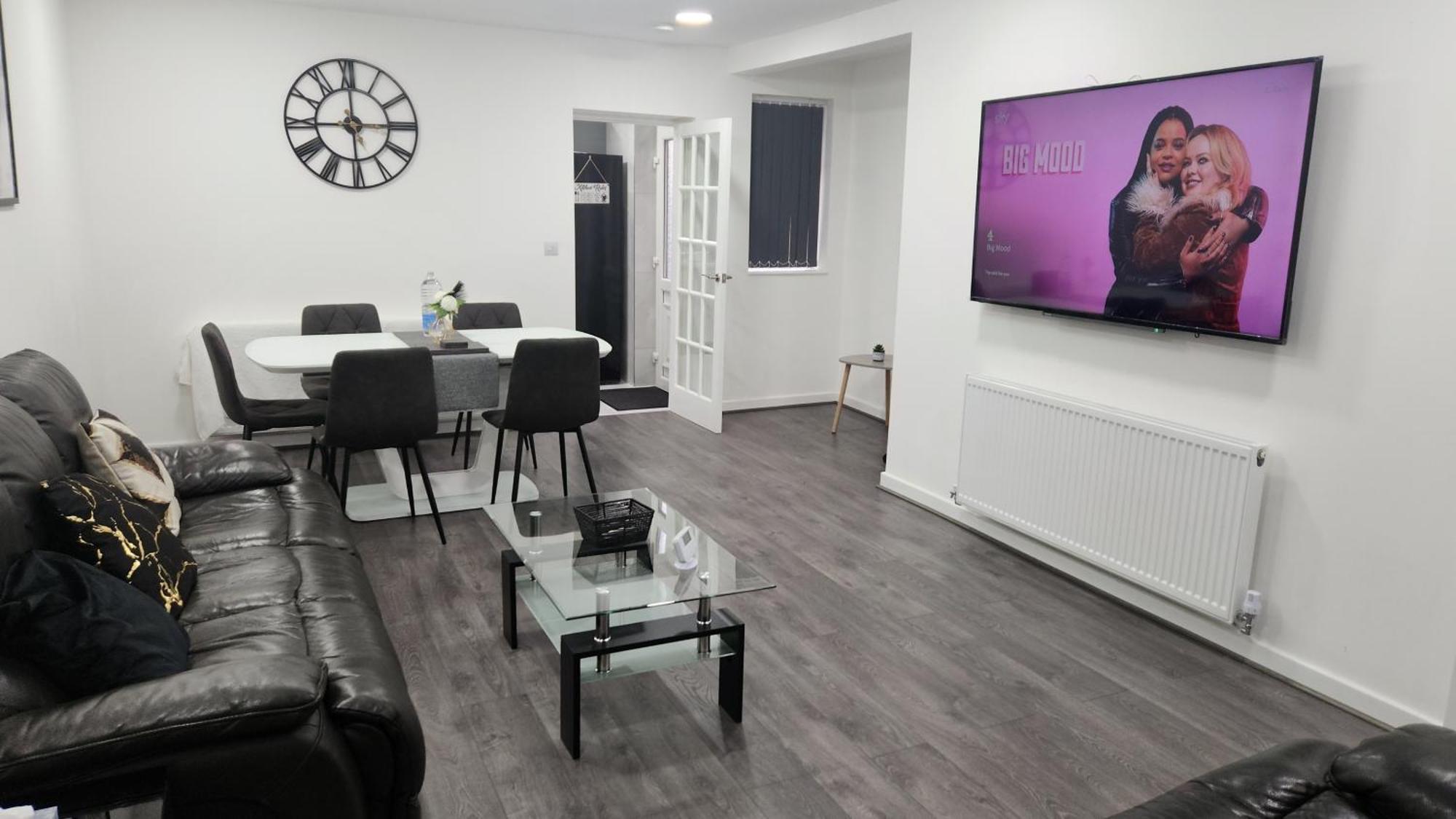 Etihcity - 3 Bedroom Semi - Free Parking Near Etihad Stadium, Tourist Attractions, Centre, Transport And Motorway Links Next To Mcdonald's - Sky N Netflix Holiday home Manchester