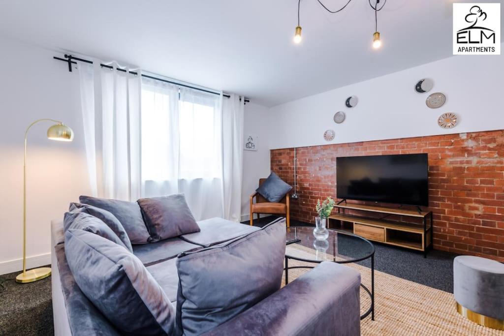 Luxurious 1-bedroom Apartment, Sleeps 4, Free Parking Apartment Manchester