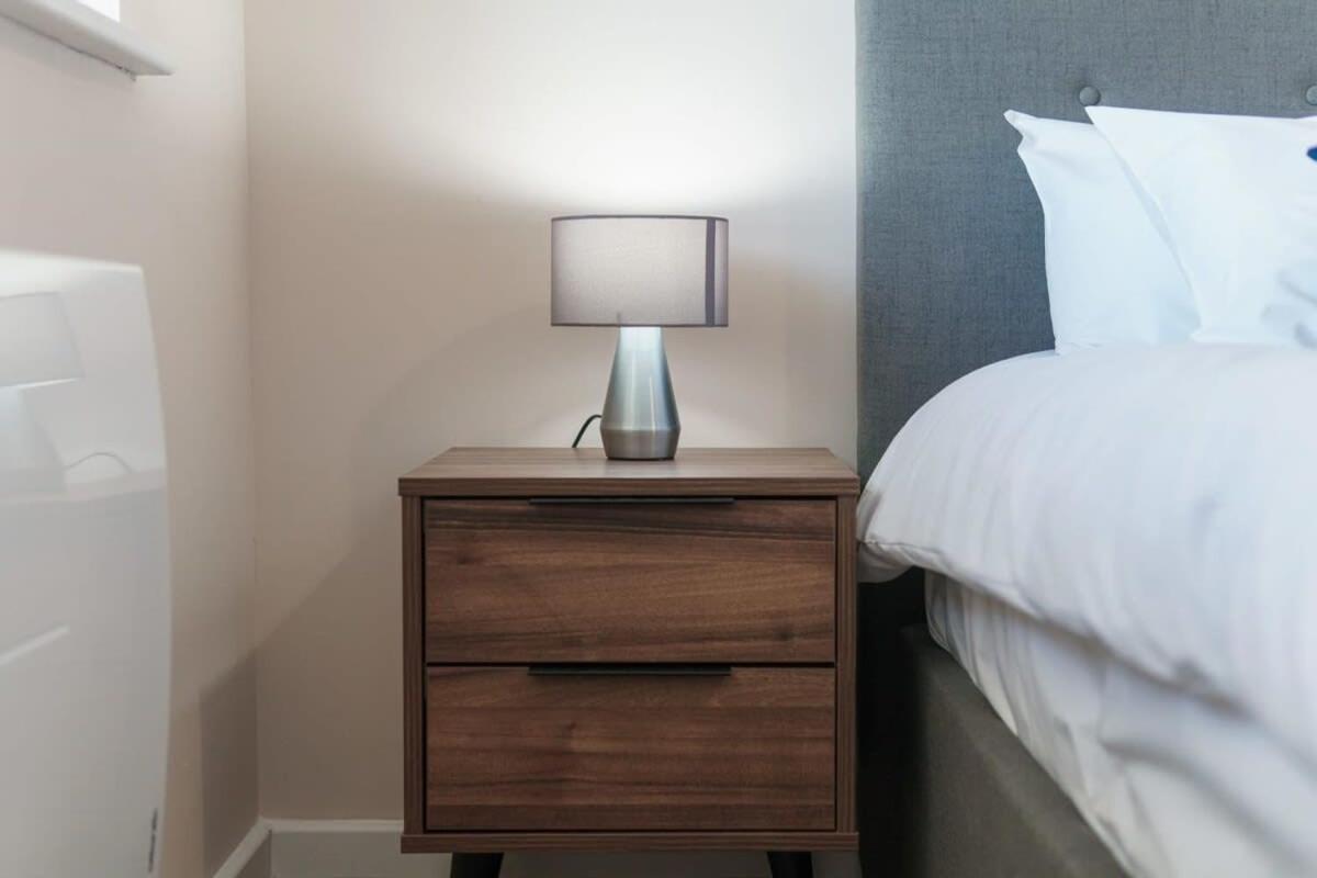 Spacious & Bright 2 Bed Apartment Manchester